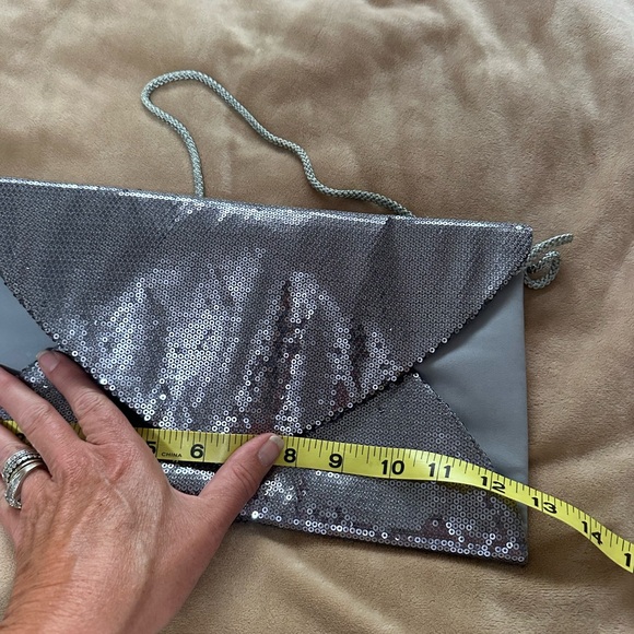 Elegant Silver Sequin Vintage Clutch Purse - Picture 5 of 6